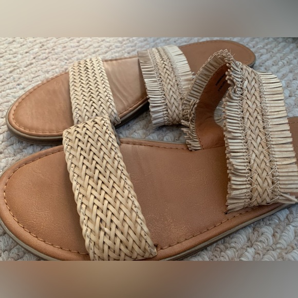 Universal Thread Sandals - Picture 9 of 10